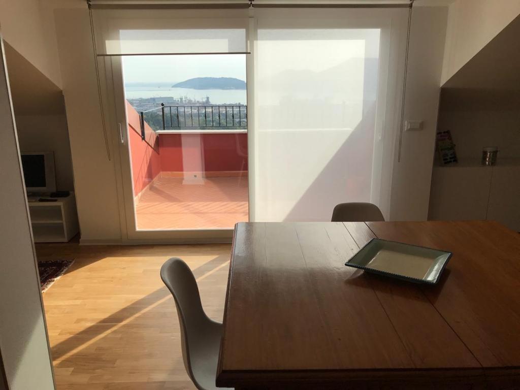 La Casa Con Vista Di Emma Apartment Vezzano Ligure Exterior photo