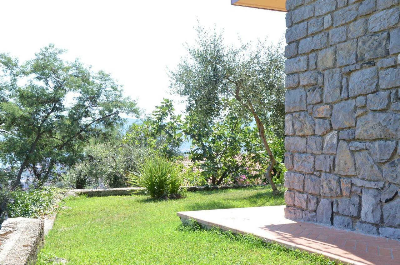 La Casa Con Vista Di Emma Apartment Vezzano Ligure Exterior photo